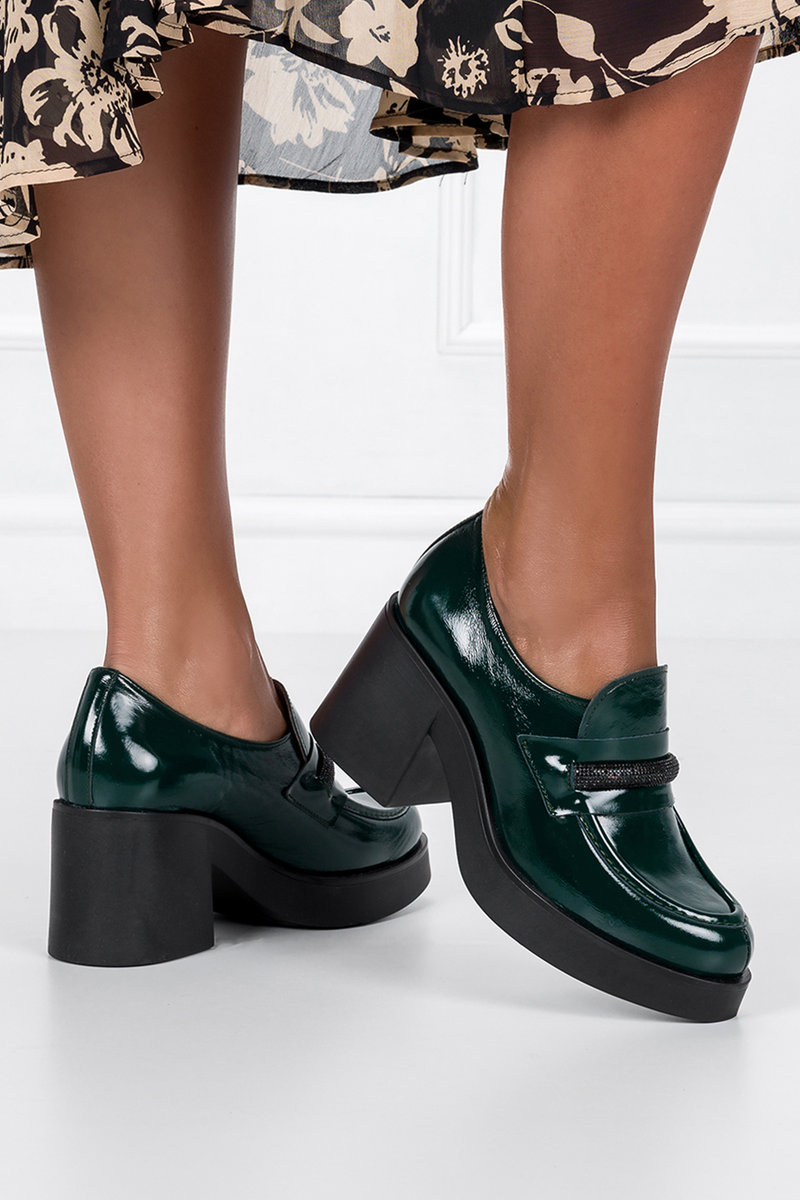 Zielone mokasyny skórzane lakierowane damskie na słupku z cyrkoniami PRODUKT POLSKI Casu 20157-NO-37