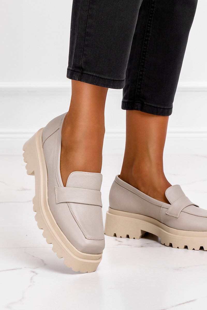 Beżowe mokasyny skórzane damskie na bieżnikowanej platformie PRODUKT POLSKI Casu 1691-NO-41