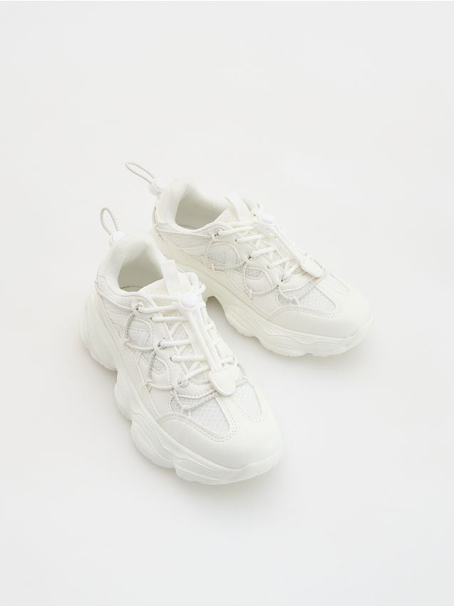 Reserved - Sneakersy ze stoperem na pięcie - biały