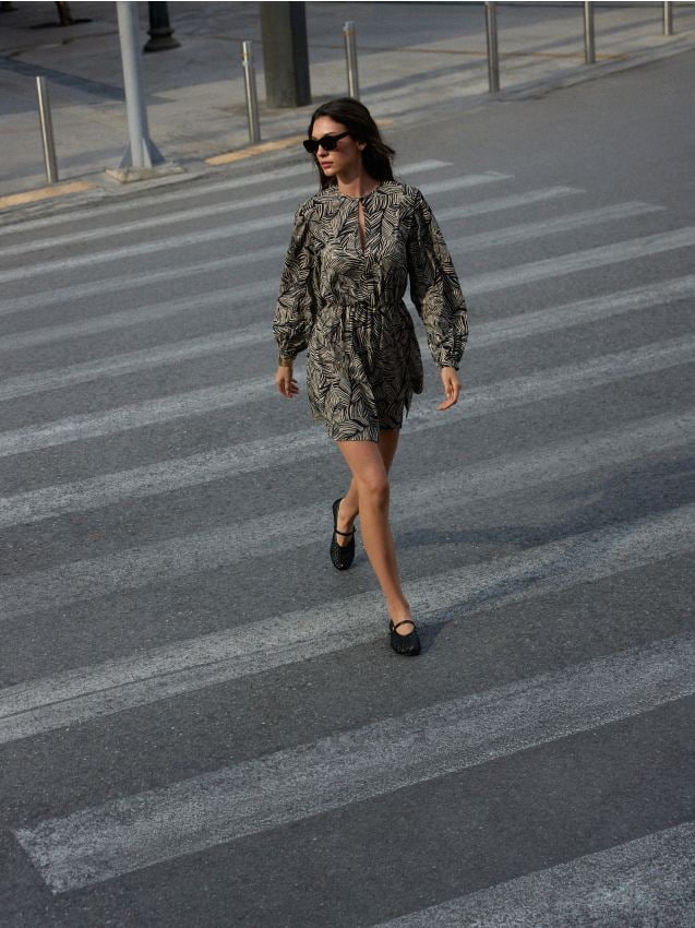 Mohito - Sukienka mini z bawełny i wiskozy - czarny