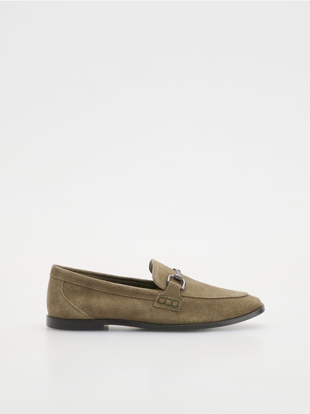 Reserved - Zamszowe loafersy z klamrą - zielony