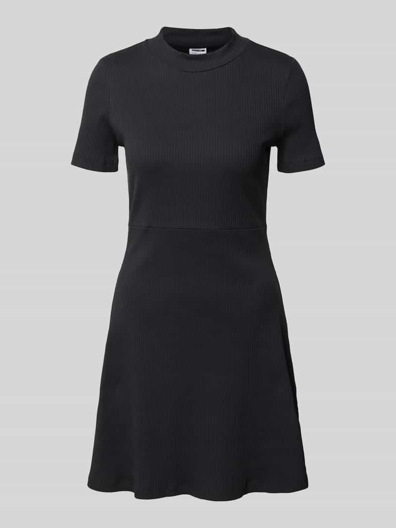 Sukienka T-shirtowa z efektem prążkowania model ‘ELINOR’
