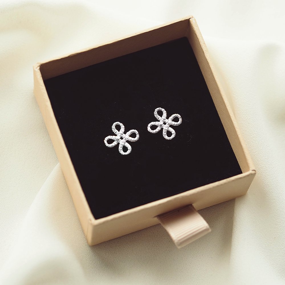 Kolczyki srebrne małe koronki-sztyfty