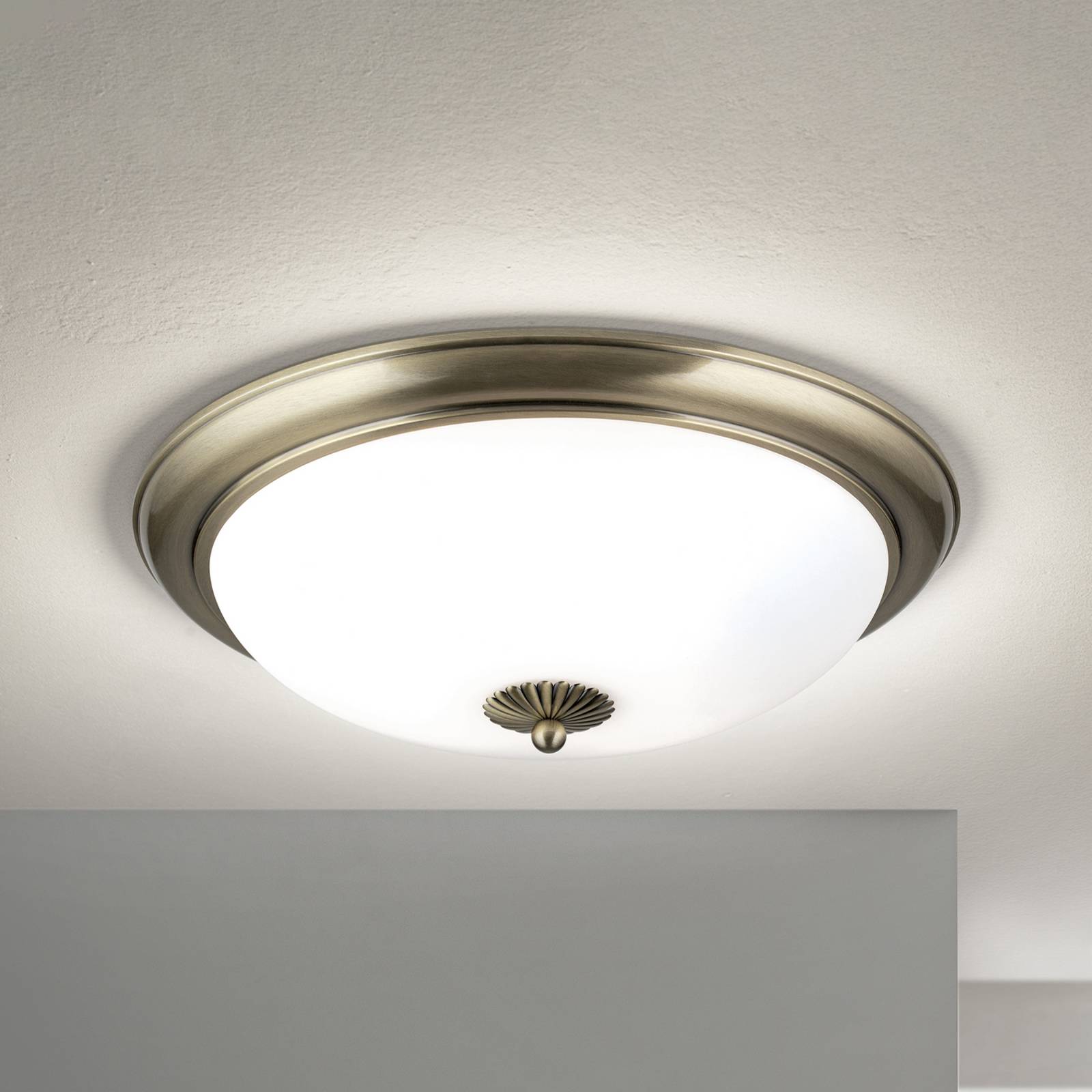 ORION Lampa sufitowa Empire, Ø 48 cm, antyczny mosiądz, matowe opalowe szkło