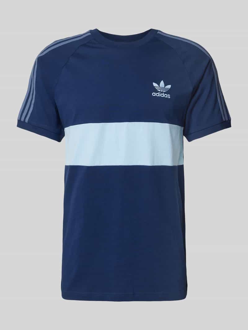 T-shirt z wyhaftowanym logo