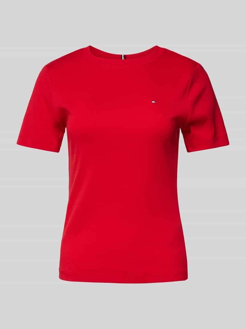 T-shirt o kroju slim fit z detalem z logo