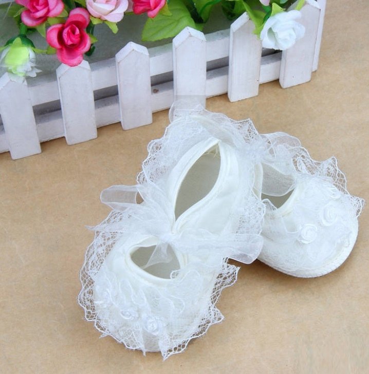 Buciki dla niemowlaka chrzest prezent modne obuwie do chrztu falbanka