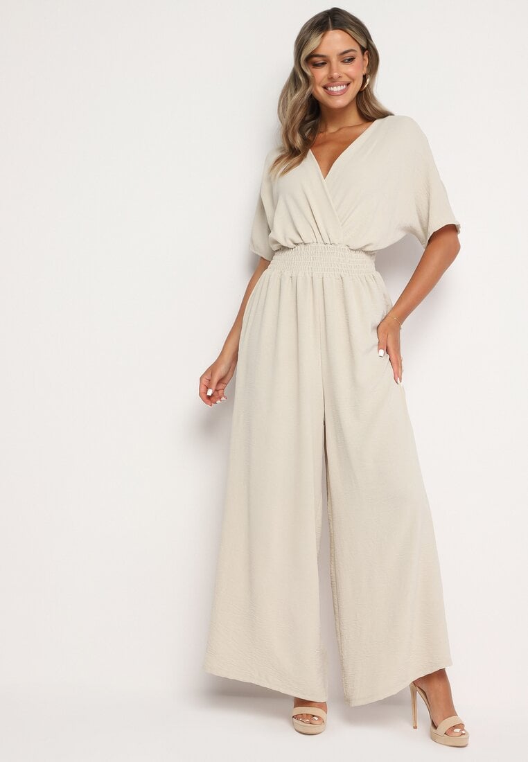 Beżowy Kopertowy Kombinezon z Gumką w Talii i Szerokimi Nogawkami Vimashea