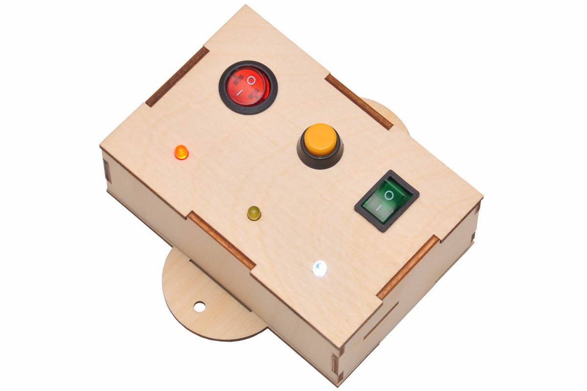 Trzy światełka włączniki do tablicy manipulacyjnej.