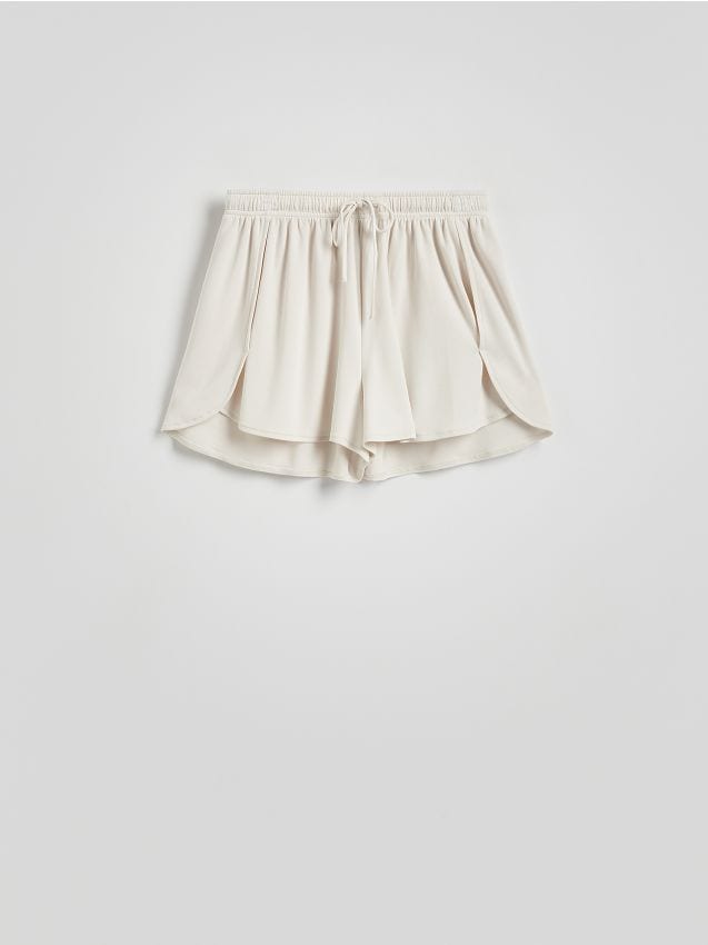 Reserved - Gładkie szorty z modalem - beżowy