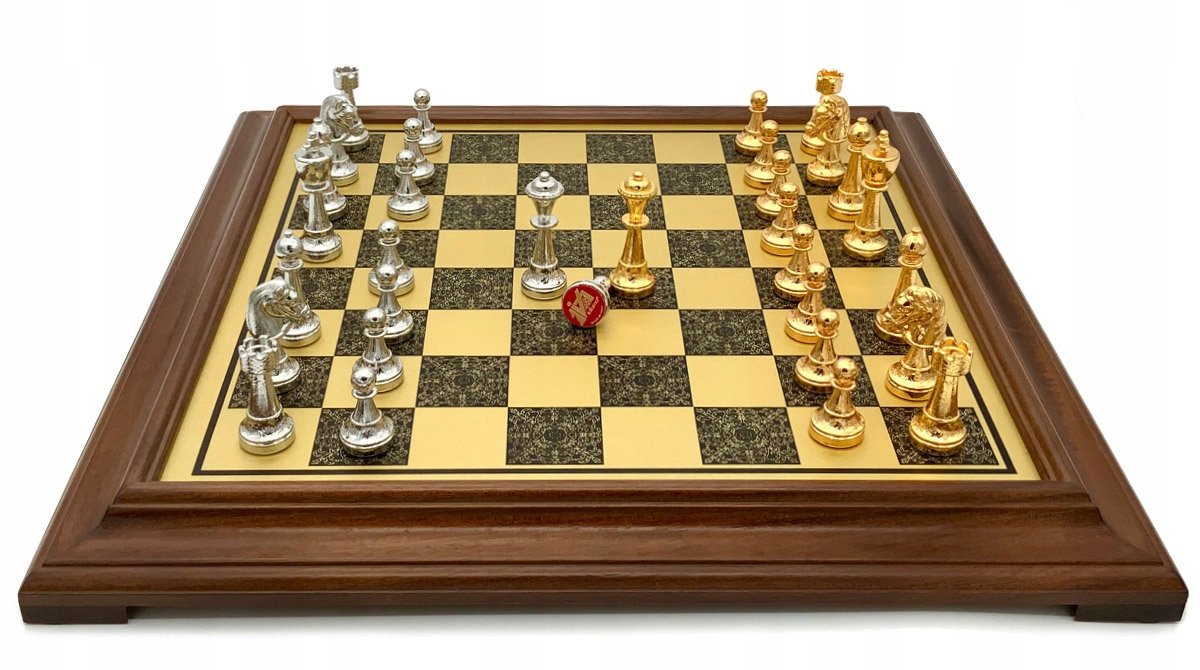 Italian Set Chess Pieces Staunton Gold/Silver+Chess Board Brass Effect/Wood