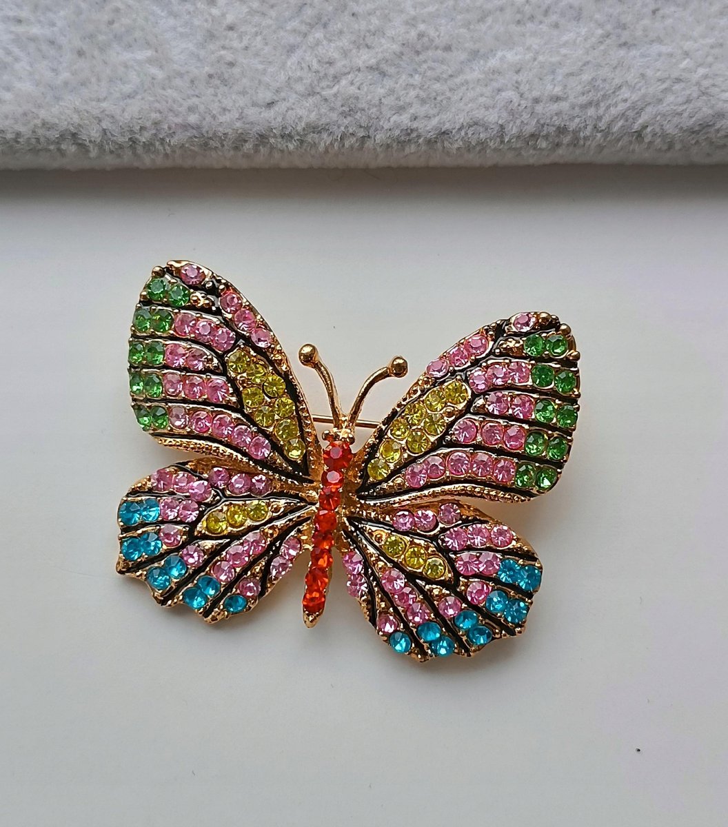 ZŁOTA DUŻA BROSZKA MOTYL MOTYLEK OWAD KOLOROWE CYRKONIE CYRKONIA PIN