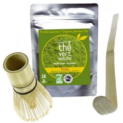 W Japonii zieloną herbatę matcha odmierza się bambusową łyżką i ubija trzepaczką podczas ceremonii parzenia herbaty zwanej „Chanoyou”.