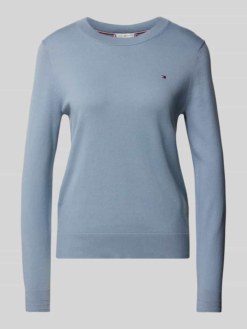 Sweter z dzianiny z wyhaftowanym logo