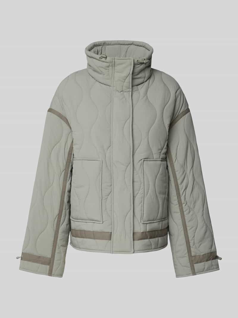 Kurtka pikowana z wpuszczanymi kieszeniami