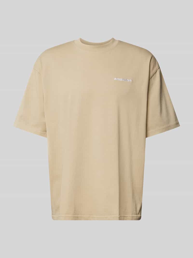 T-shirt o kroju oversized z wyhaftowanym logo