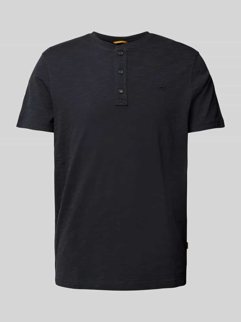 T-shirt z dekoltem serafino