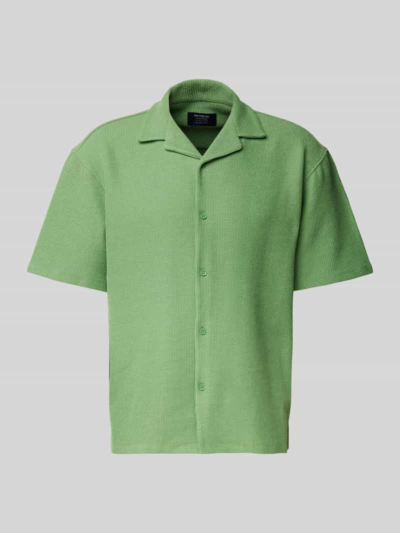 Koszula casualowa o kroju regular fit z kołnierzem z połami
