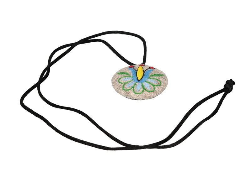 Wisiorek haftowany ze wzorem kaszubskim tulipan (jasne tło)