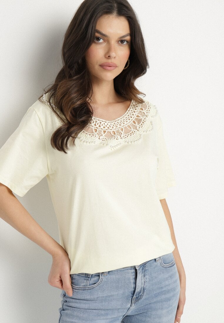 Żółty T-shirt Oversize z Ozdobną Koronką i Perłami Elanoriel