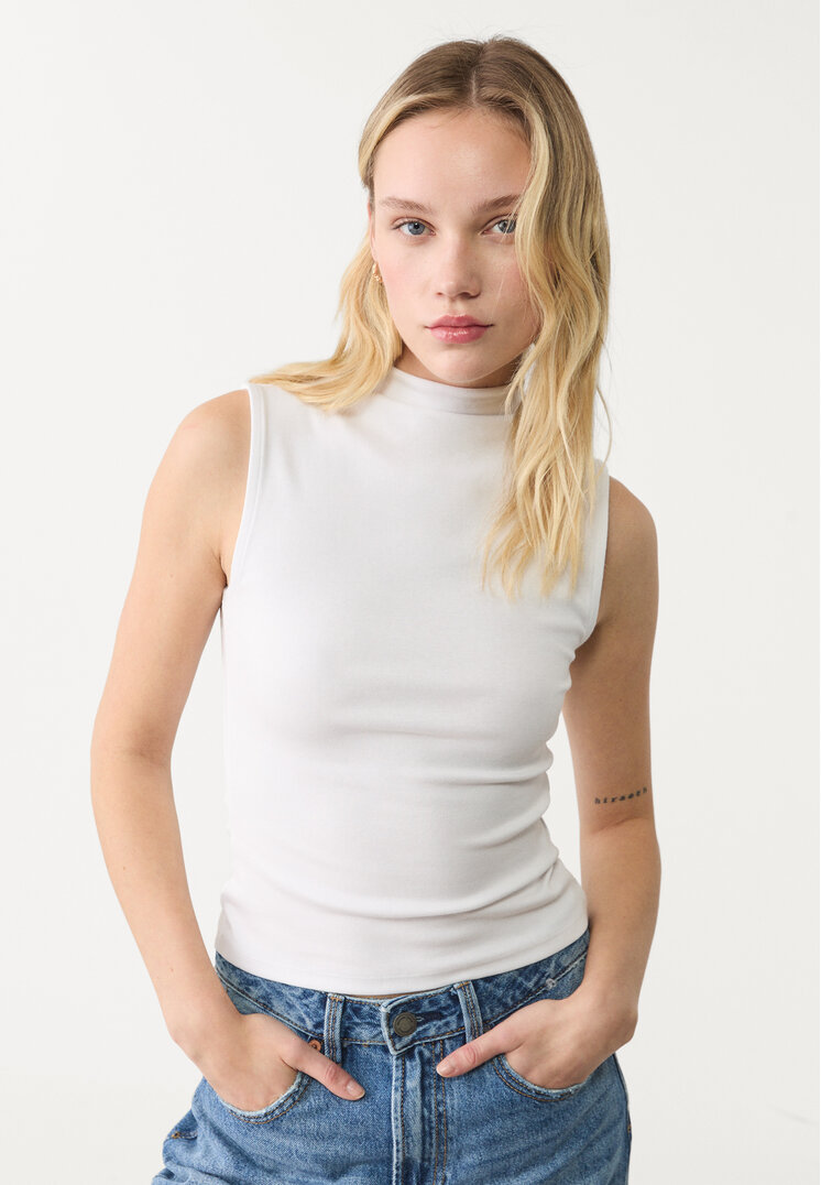 Stradivarius Dopasowana koszulka basic z półgolfem Biały L