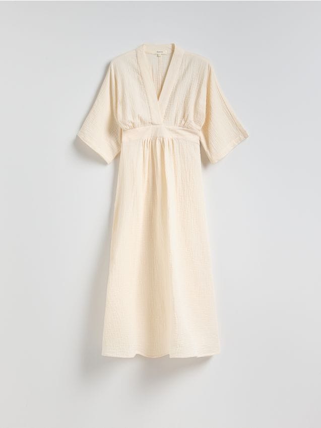 Reserved - Sukienka typu kimono - złamana biel