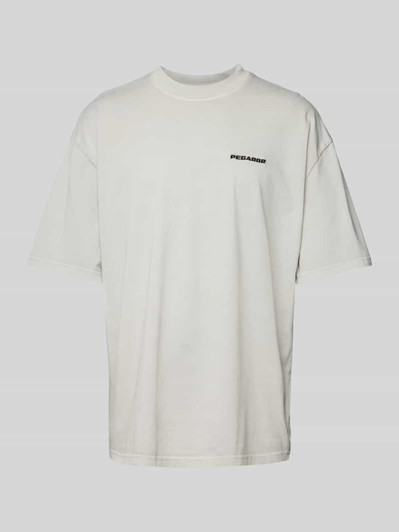 T-shirt o kroju oversized z wyhaftowanym logo