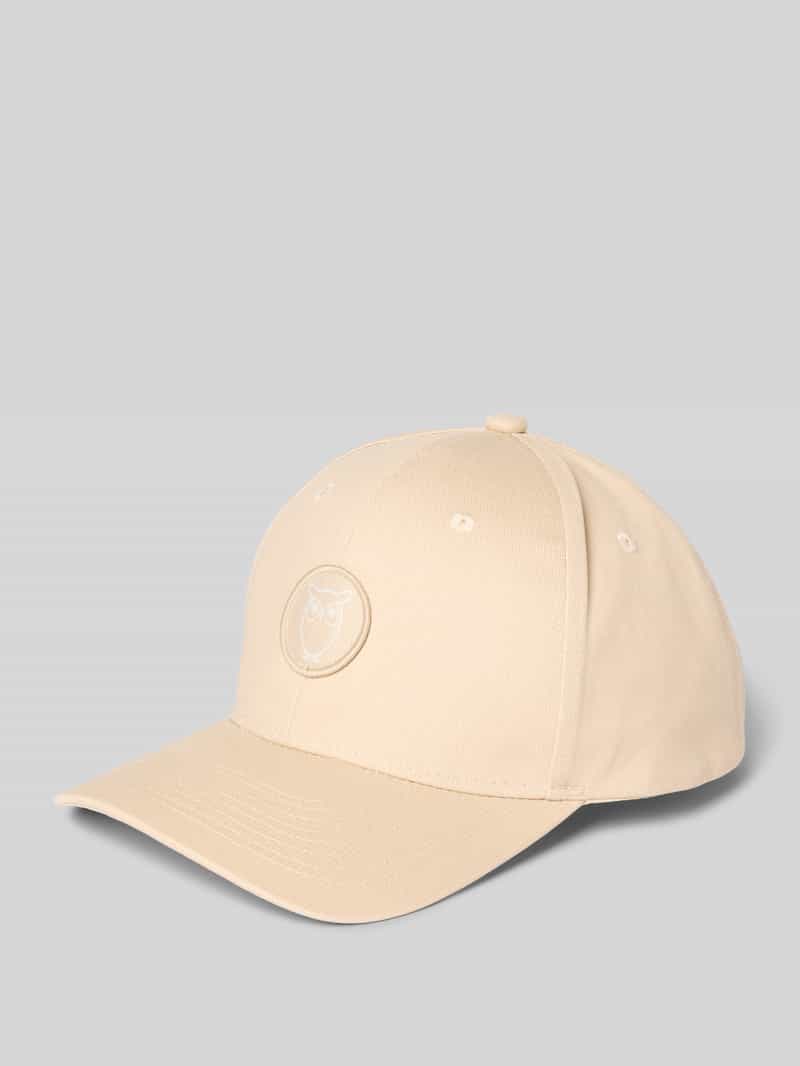 Czapka z daszkiem i detalem z logo