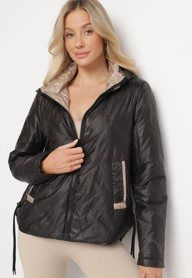 top Czarna Kurtka Pikowana z Odpinanym Kapturem i Ściągaczami po Bokach Nusarianis