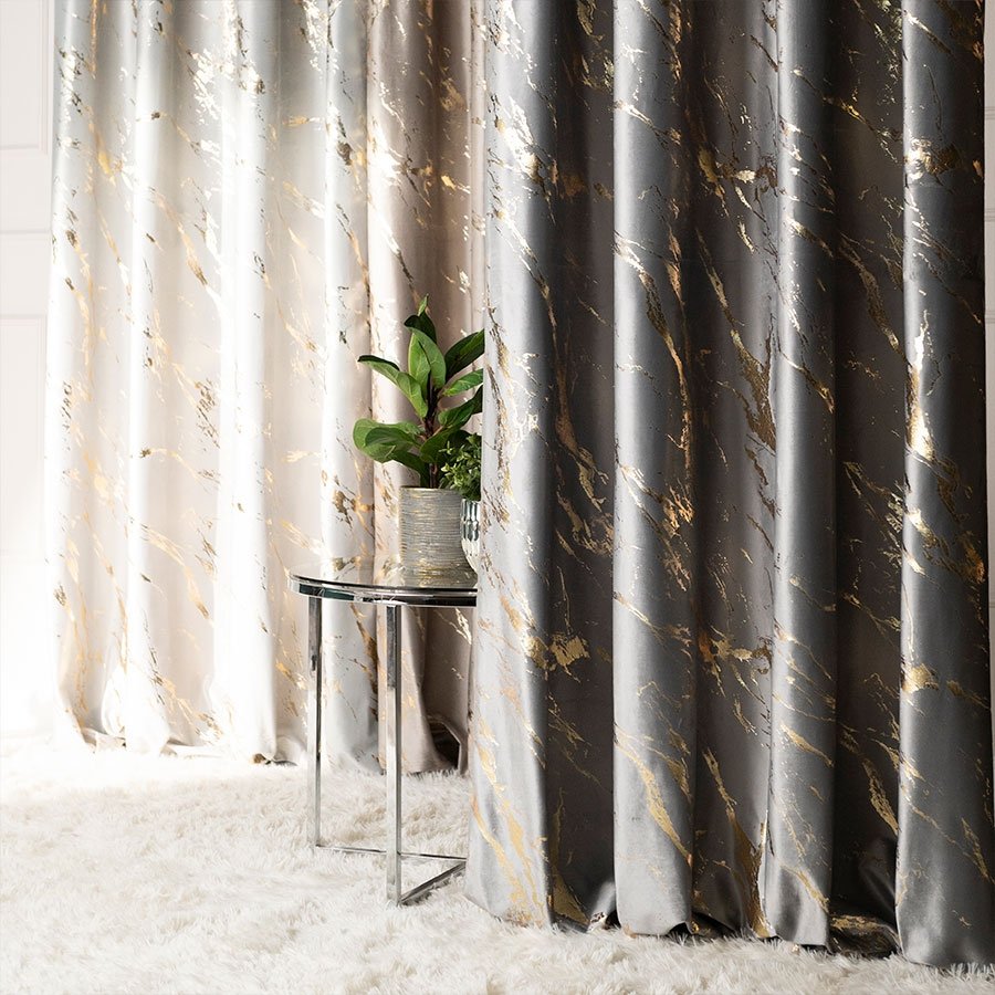 Gotowa welwetowa zasłona ze złotym nadrukiem na taśmie marszczącej, Marma w kolorze jasnoszarym, rozmiar: 140x250 cm