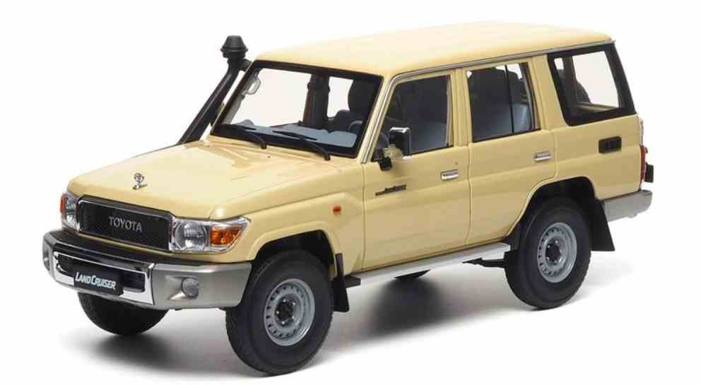 Toyota Land Cruiser 76 Cream 2017 Almost Real Alm 870102