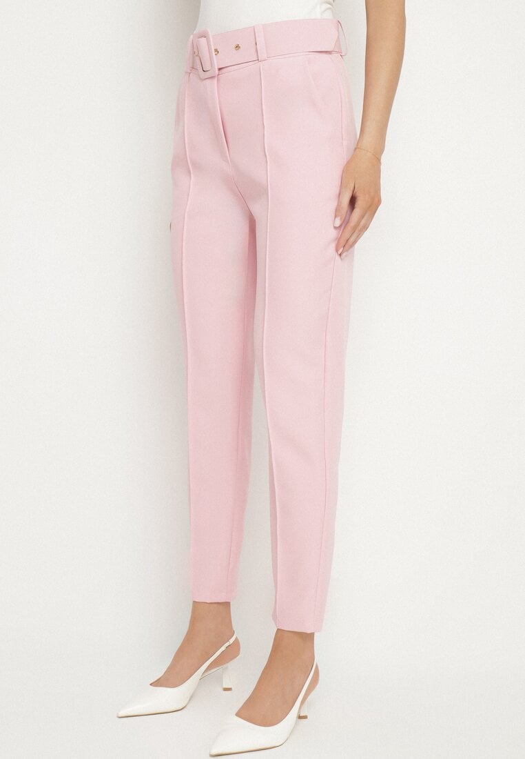 Jasnoróżowe Garniturowe Dopasowane Spodnie z Materiałowym Paskiem z Klamrą Kerriy
