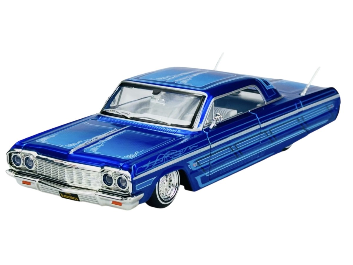 MAISTO DESIGN 1964 CHEVROLET IMPALA SS NIEBIESKI 1:26 32547