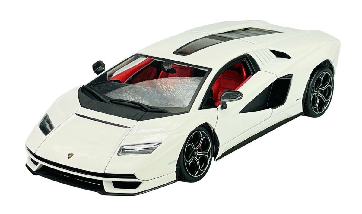 BBURAGO LAMBORGHINI COUNTACH LPI 800-4 BIAŁY 1:24 21102
