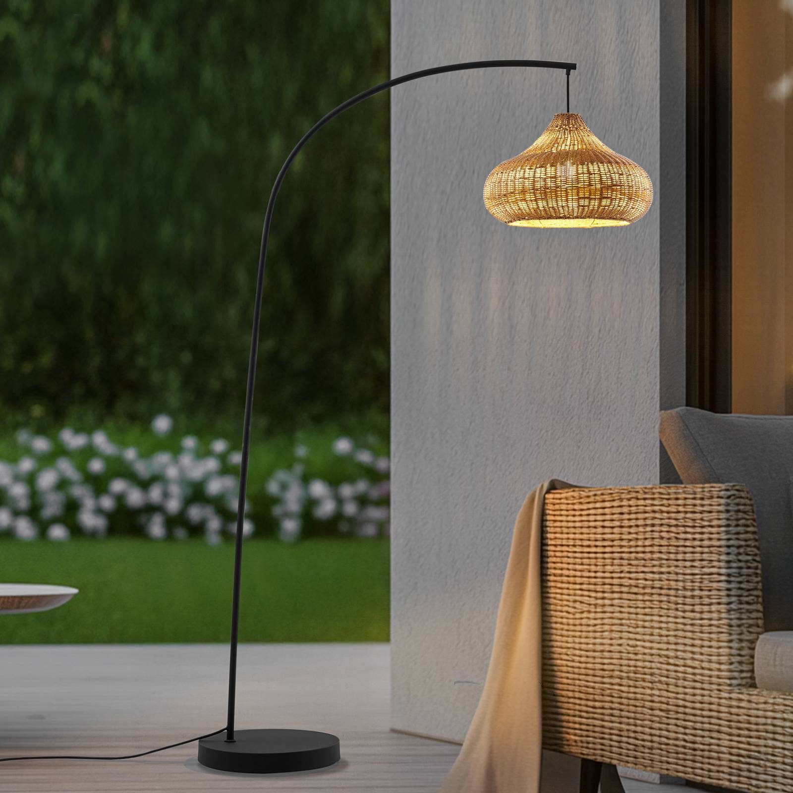 Lampa stojąca zewnętrzna Lucande Taniola, beżowy, rattan, wysokość 195 cm
