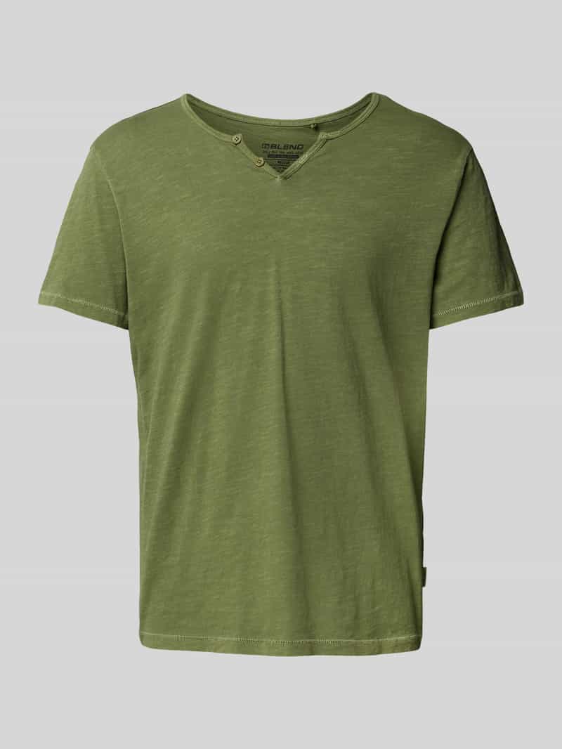 T-shirt z dekoltem serafino