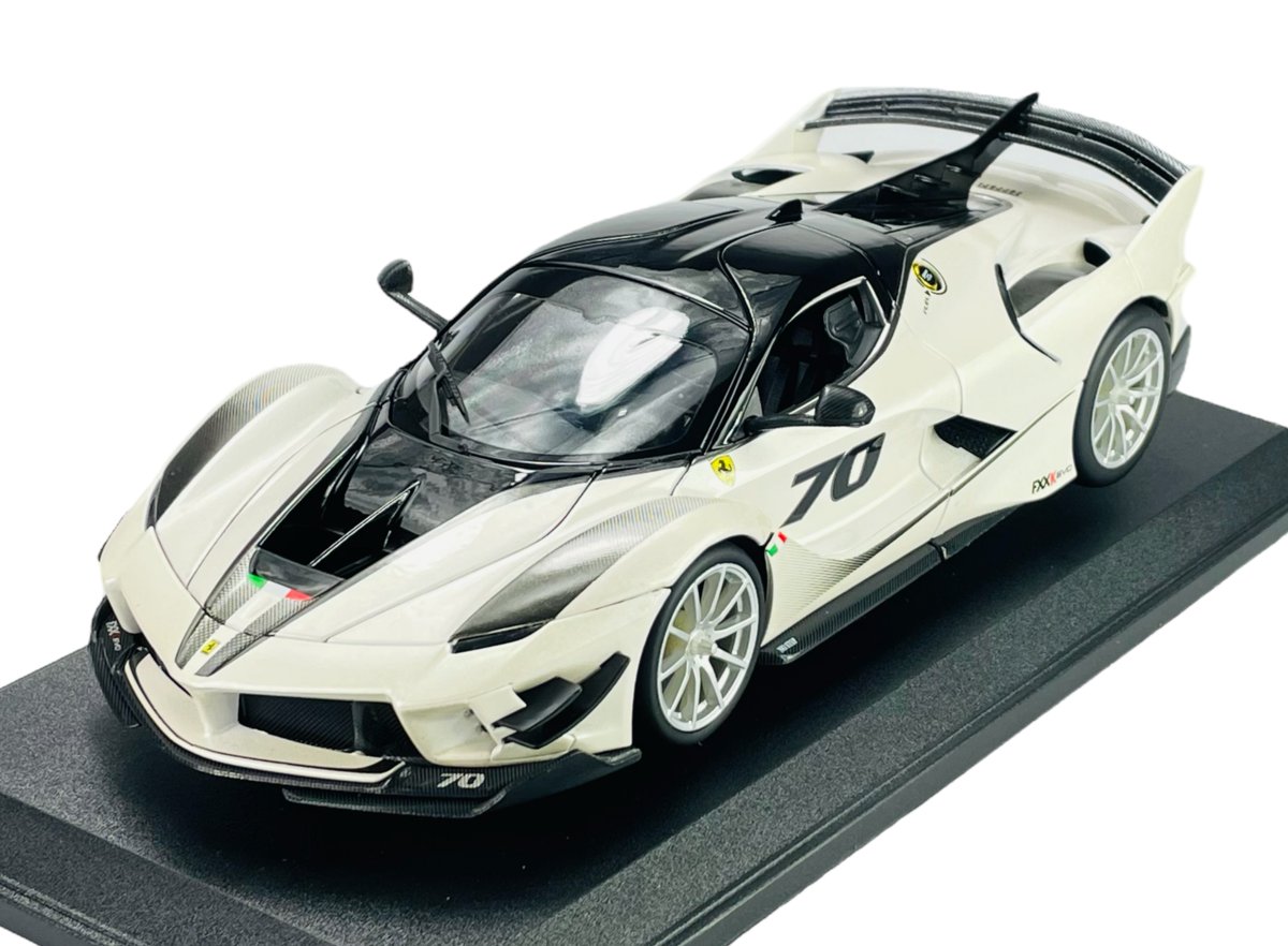 BBURAGO FERRARI FXX K EVO BIAŁY 1:18 16012