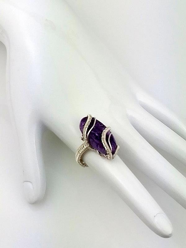 Czaroit - pierścionek (28x15 mm) srebro Ag999, rozmiar 16 – regulowany, waga 8 gram, rękodzieło