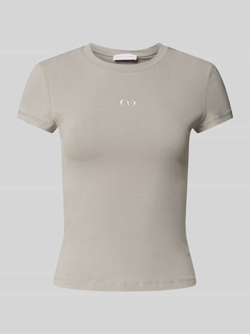 T-shirt z wyhaftowanym logo — LeGer Studio Kollektion