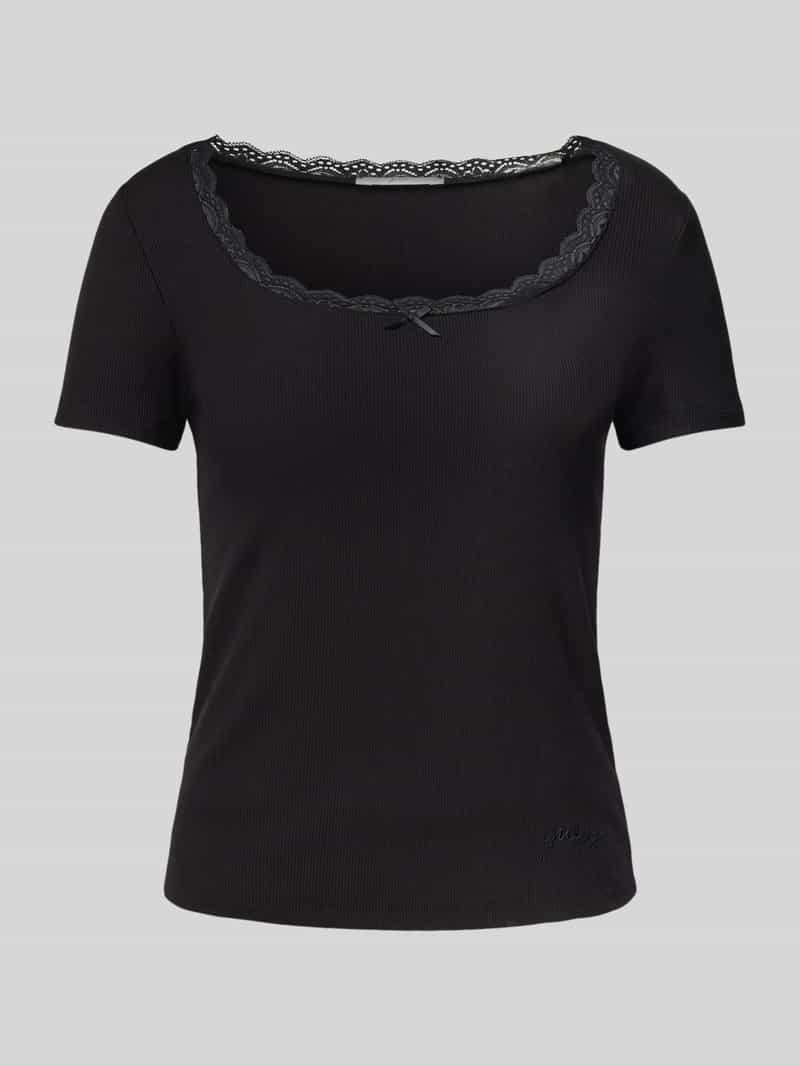 T-shirt z wiązanym detalem model ‘LIA’