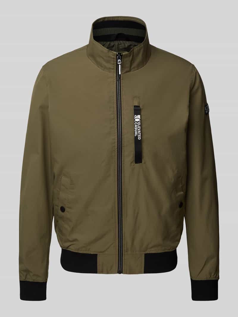 Kurtka outdoorowa o kroju regular fit ze stójką i detalami w kontrastowym kolorze