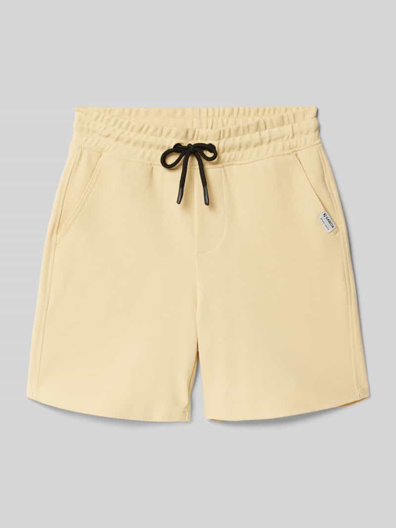 Bermudy o kroju regular fit z wpuszczanymi kieszeniami