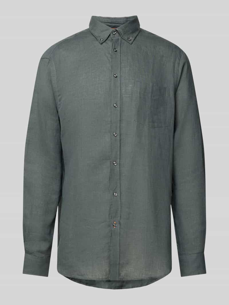 Koszula lniana o kroju regular fit z kołnierzykiem typu button down
