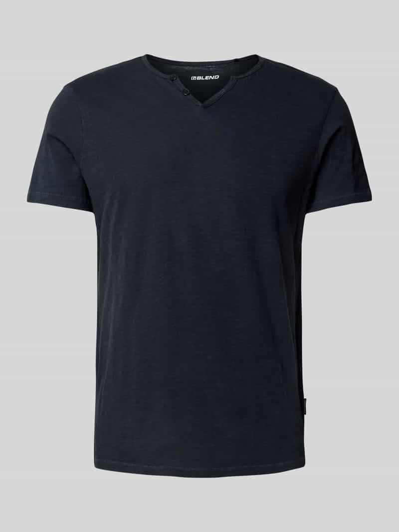 T-shirt z dekoltem serafino