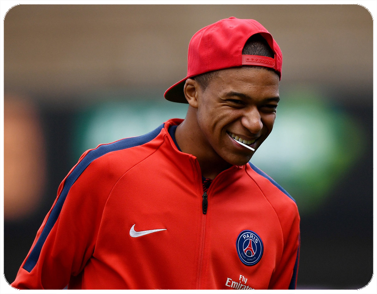 PODKŁADKA POD MYSZKĘ KYLIAN MBAPPE Z IMIENIEM 23x19CM DO LAPTOPA