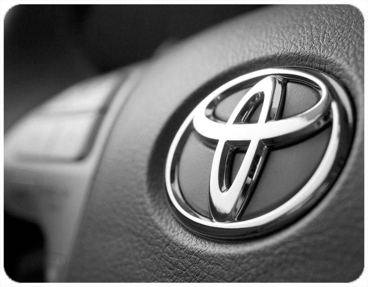 PODKŁADKA POD MYSZKĘ TOYOTA Z IMIENIEM 23x19CM DO LAPTOPA
