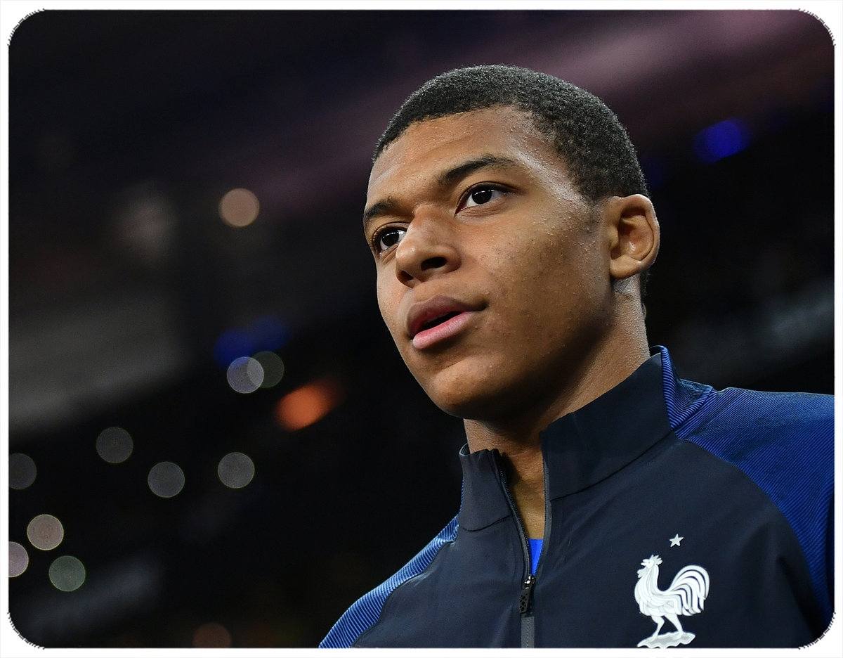 PODKŁADKA POD MYSZKĘ KYLIAN MBAPPE Z IMIENIEM 23x19CM DO LAPTOPA