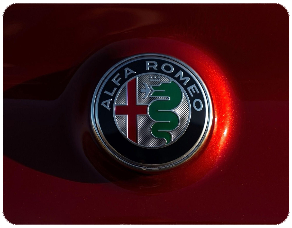 PODKŁADKA POD MYSZKĘ ALFA ROMEO Z IMIENIEM 23x19CM DO LAPTOPA