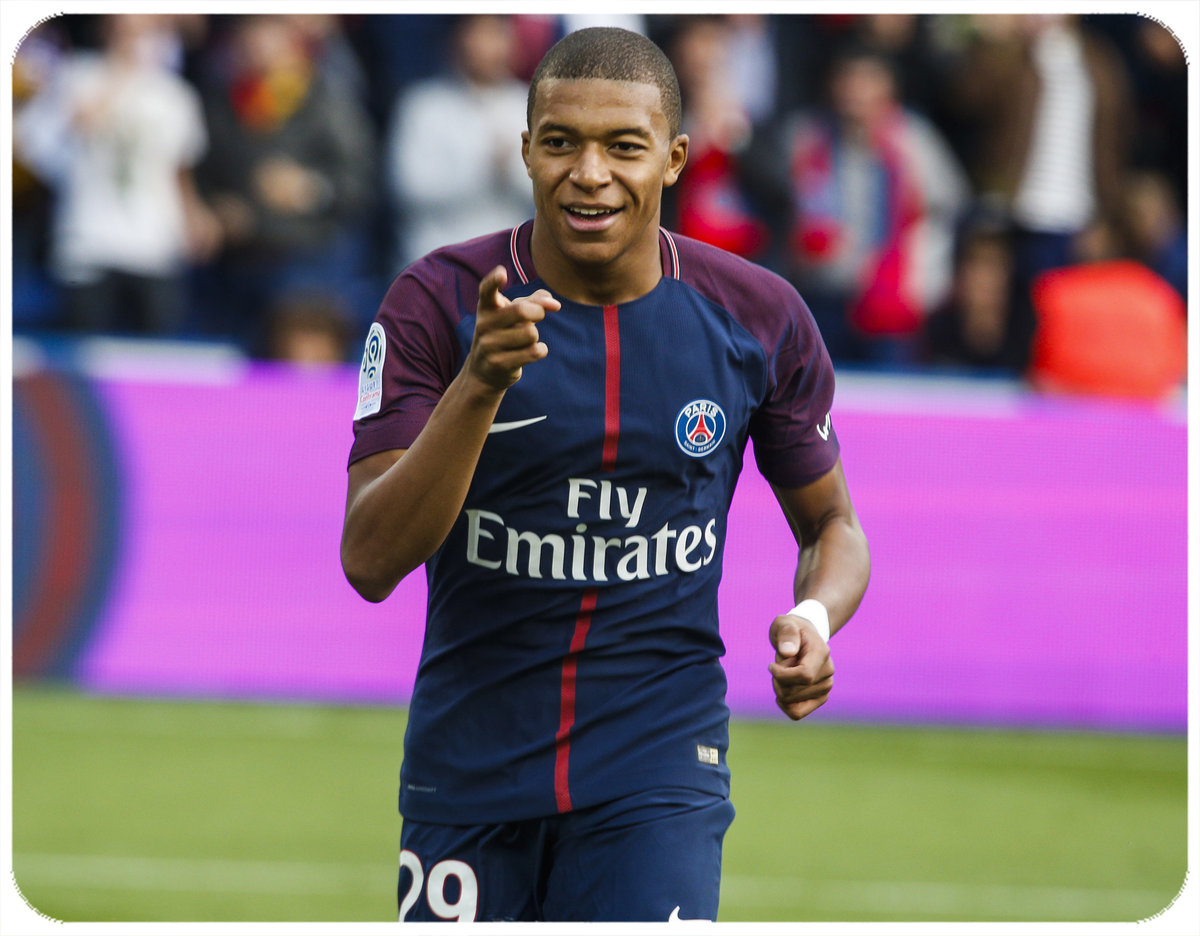 PODKŁADKA POD MYSZKĘ KYLIAN MBAPPE Z IMIENIEM 23x19CM DO LAPTOPA