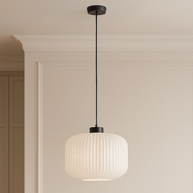 Lampa wisząca z białym kloszem do jadalni K-5641 z serii SPARTA